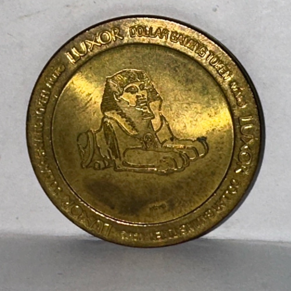 LUXOR HOTEL CASINO HOTEL $1 ONE DOLLAR GAMING COIN/TOKEN - Las Vegas, Nevada
